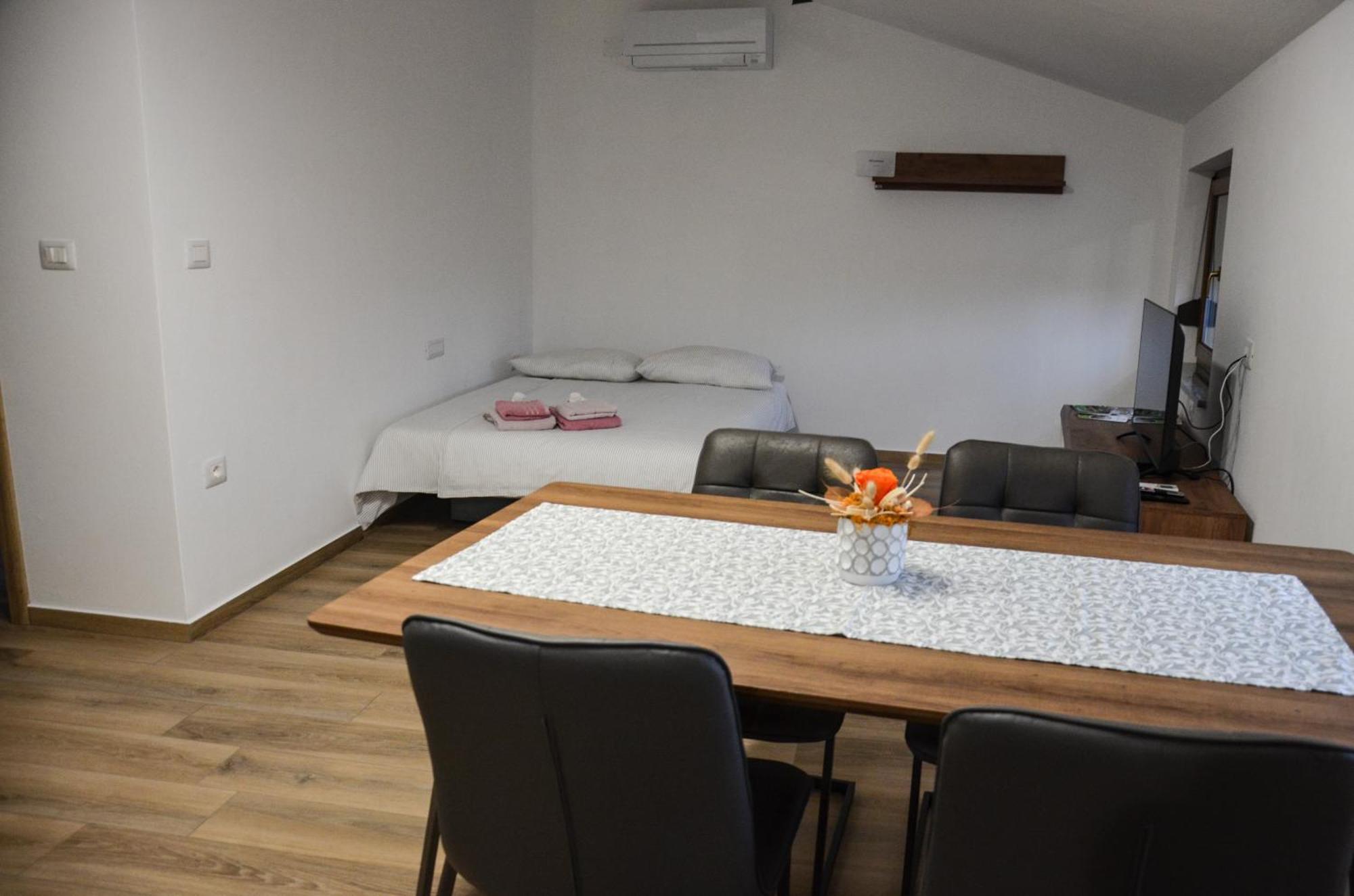 Apartmaji Tanto Malovse Crnice 외부 사진